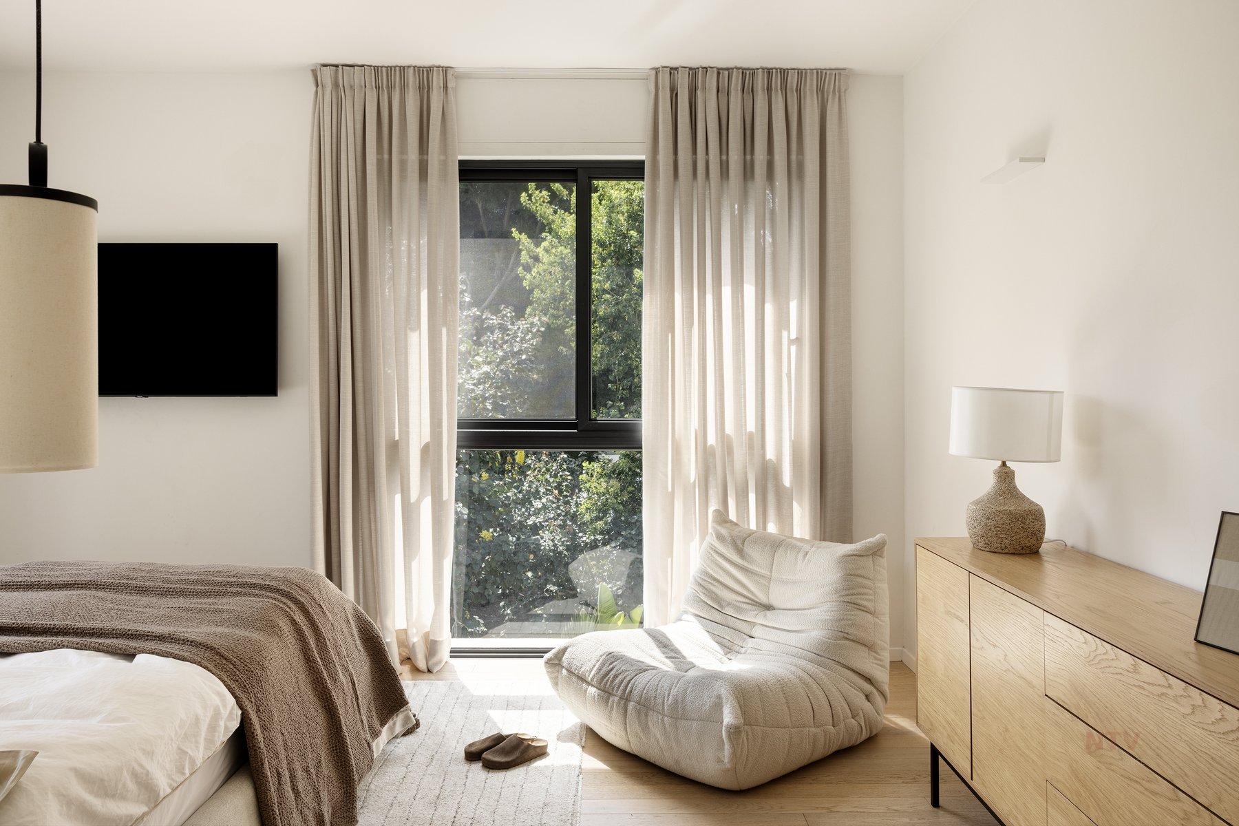 Bedroom with cream lounger